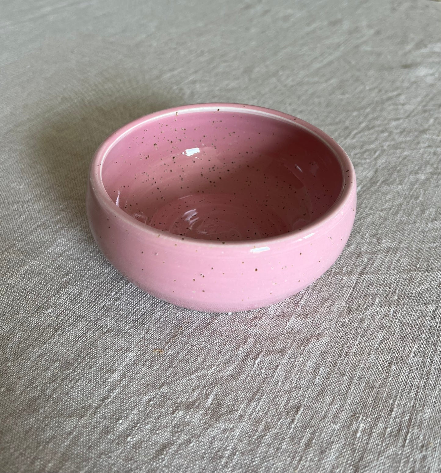 Handgjord rosa Keramikskål