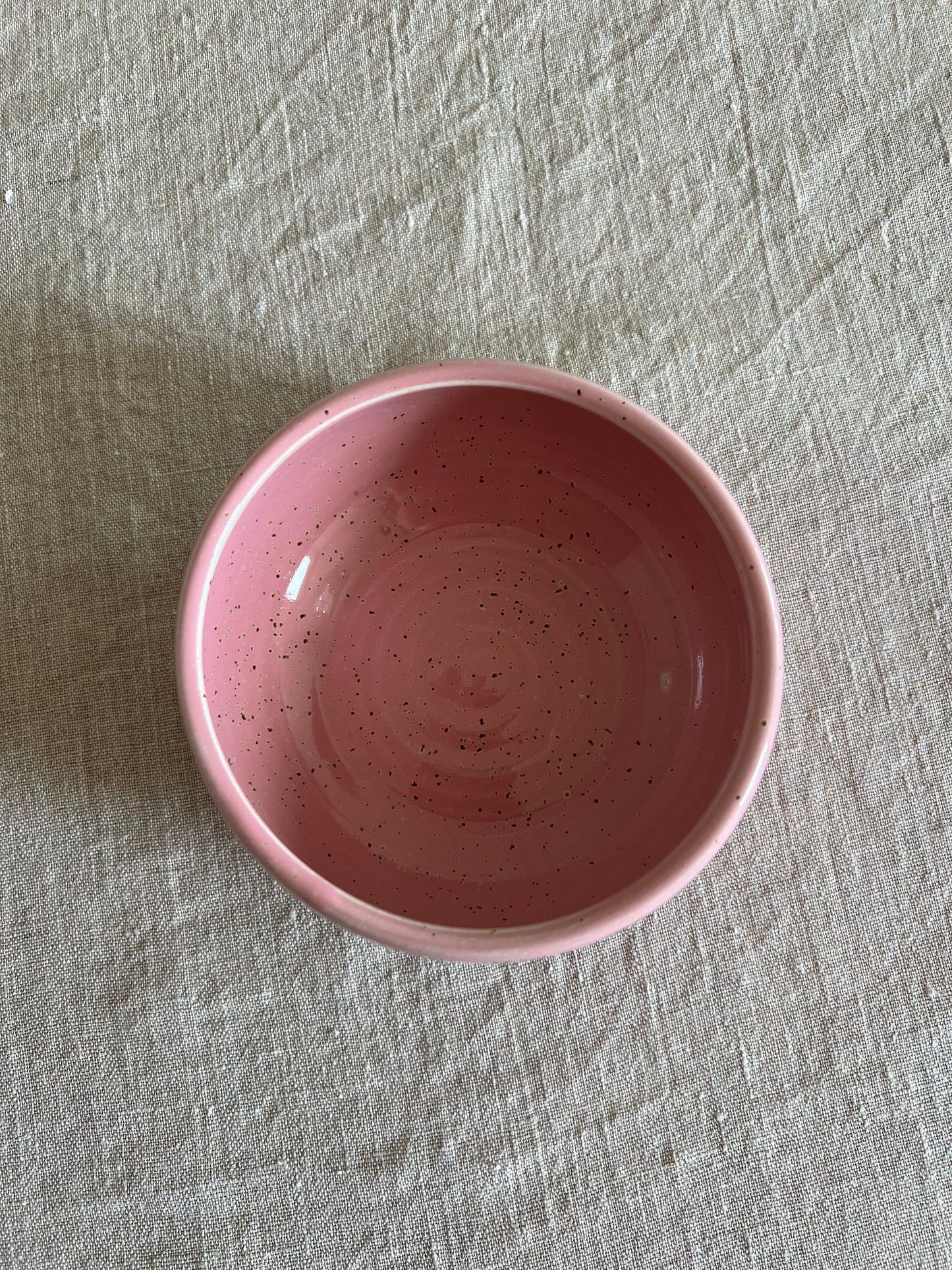 Handgjord rosa Keramikskål